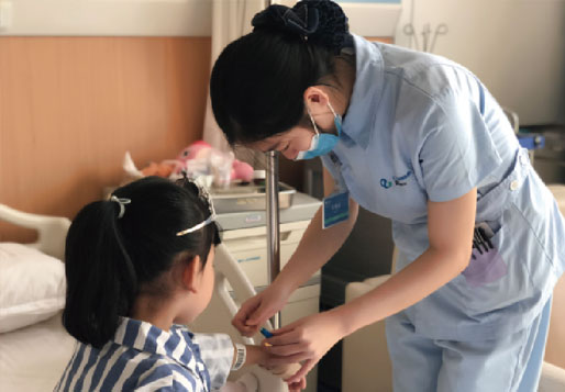临床护士悉心护理